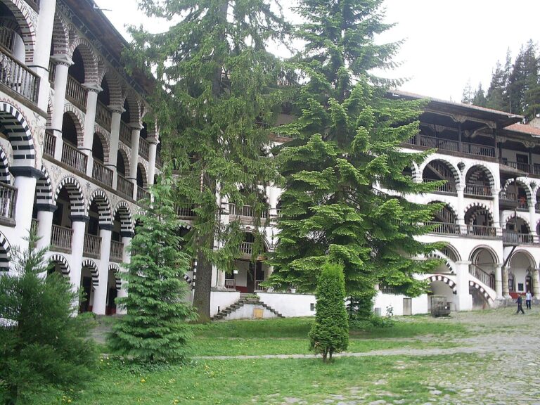 Рилският манастир: хиляда години духовност в сърцето на планината